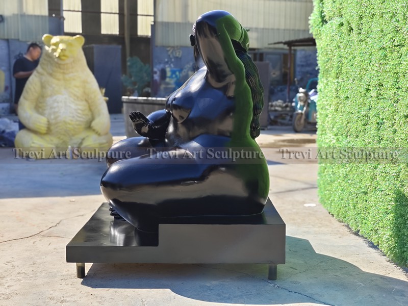 Famous Fat Woman Statue details