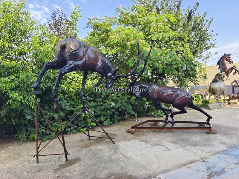 Wild Bronze Fight Elk Statue