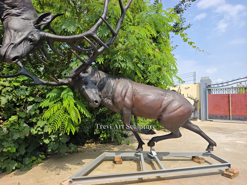 Wild Fight Elk Statue Outdoor Decor