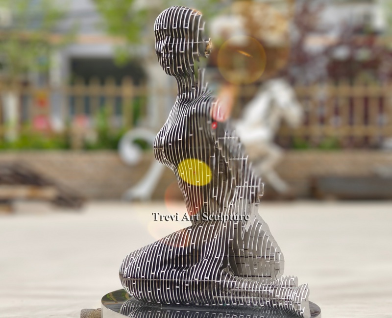 Stunning Metal Disappearing Sculpture