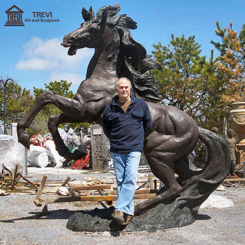 China-Made-a-jumping-bronze-horse-sculpture