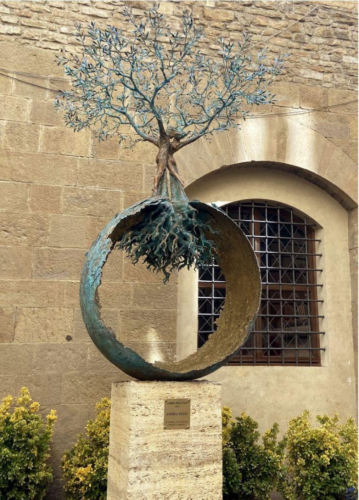 outdoor tree sculpture