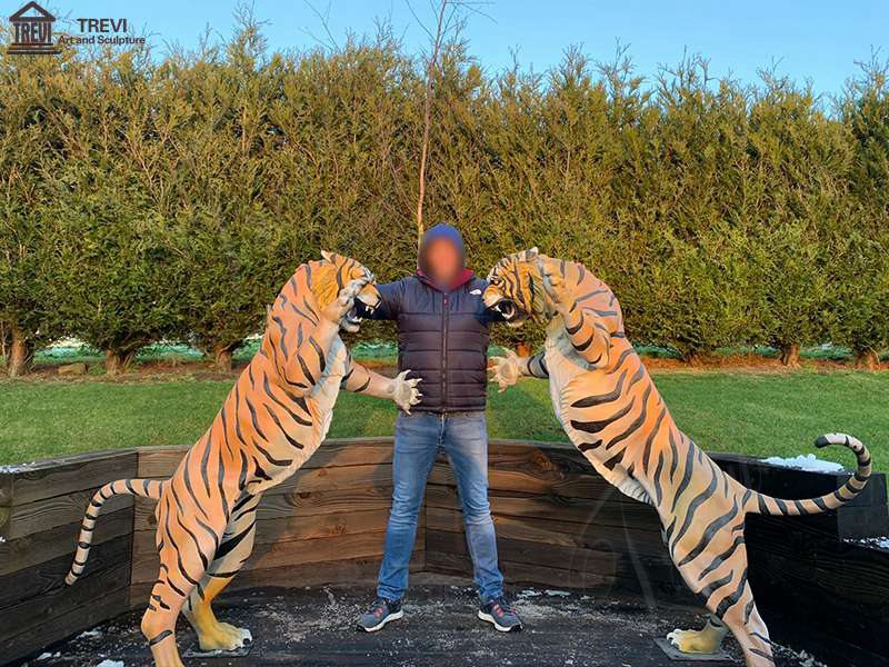 tiger sculpture