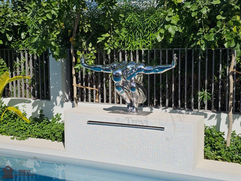 Uae stainless steel diver sculpture feedback