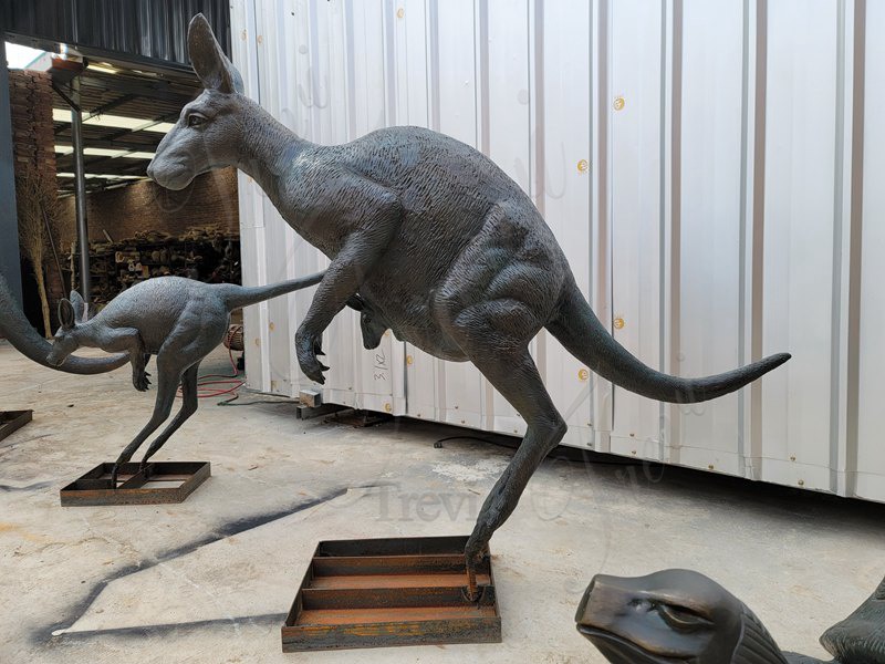 Bronze kangaroo sculpture 2