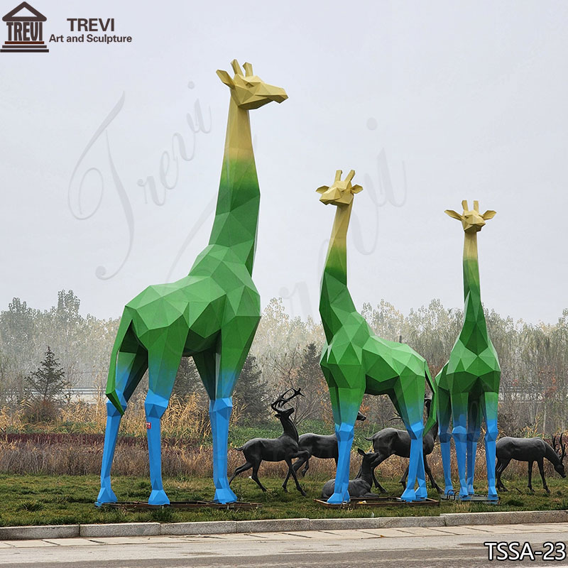 Geometric-Metal-Giraffe-Garden-Sculpture-4