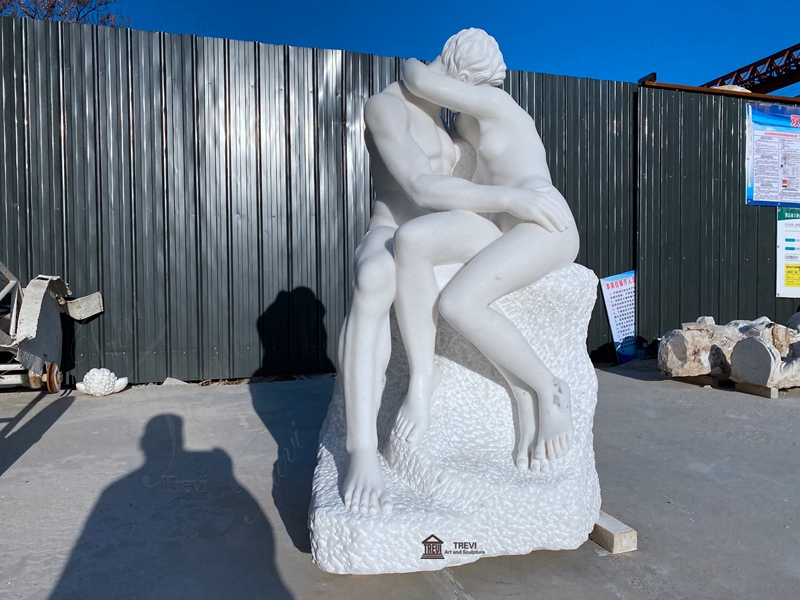 trevi‘s the kiss sculpture