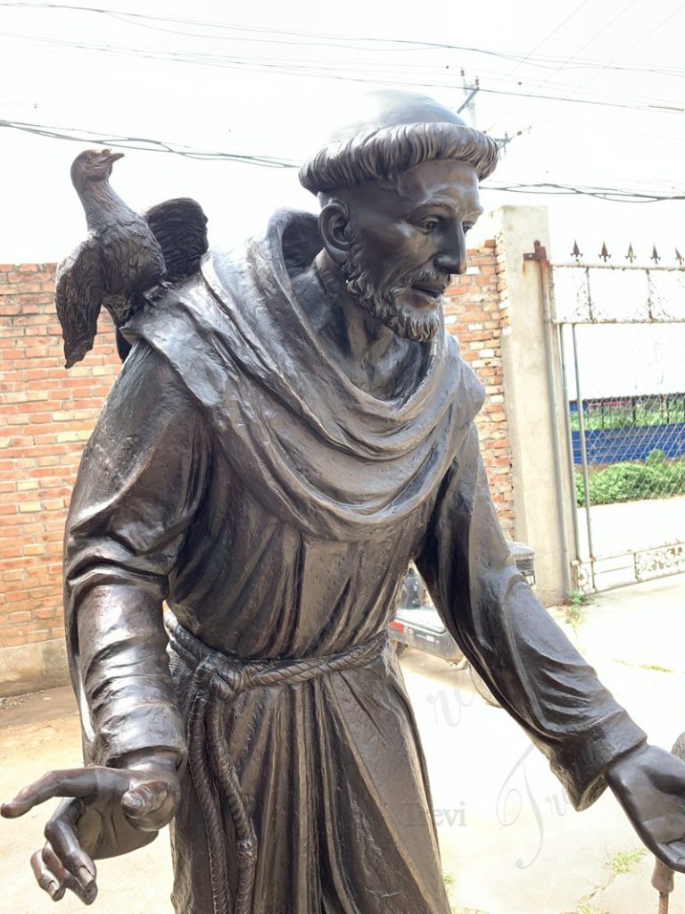 Assisi Statue with Animals details