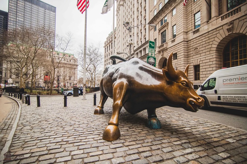 Wall Street Bull Statue 2