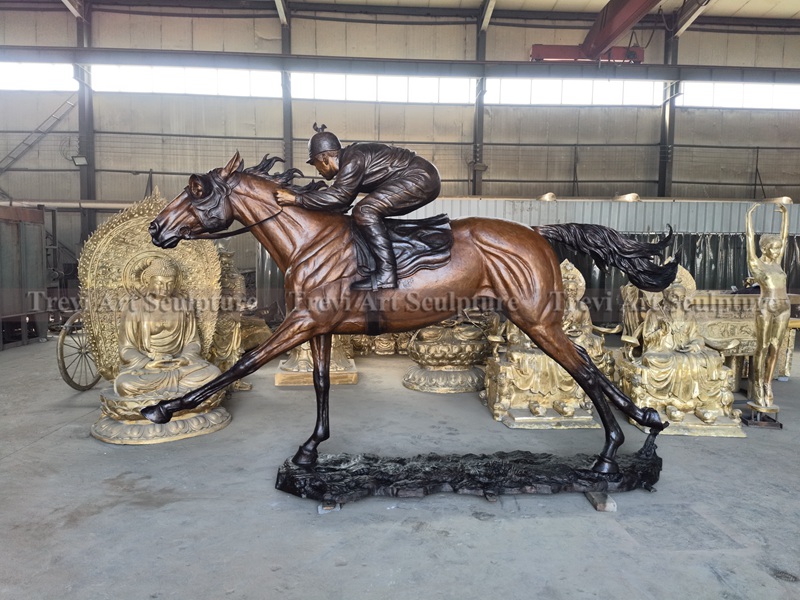 bronze horse statue