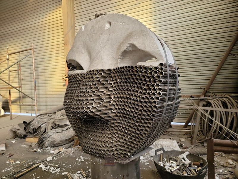 Creative Metal Pipe face Sculpture