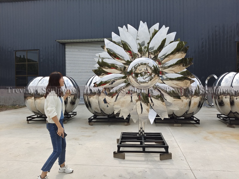 Sunflower Sculpture for Garden