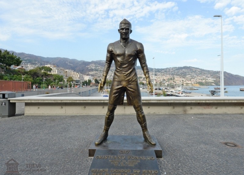 Cristiano Ronaldo statue