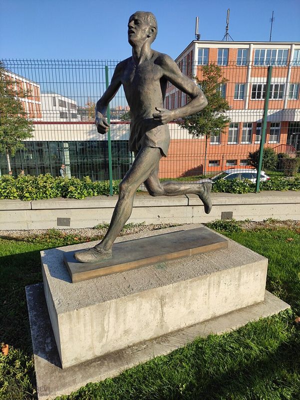 Emil Zátopek statue