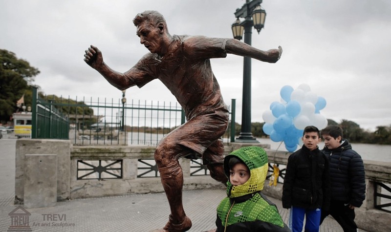 Lionel Messi statue