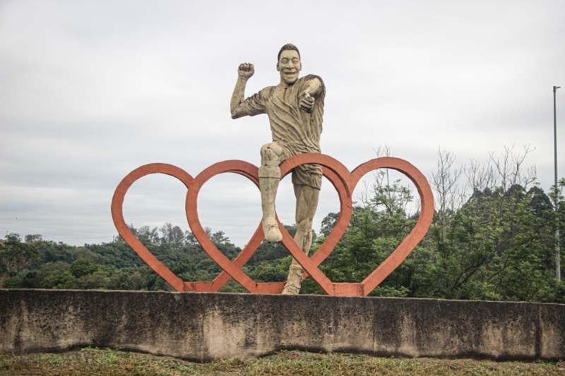 Pelé statue