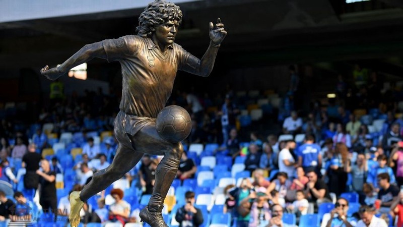 iDiego Maradona statue