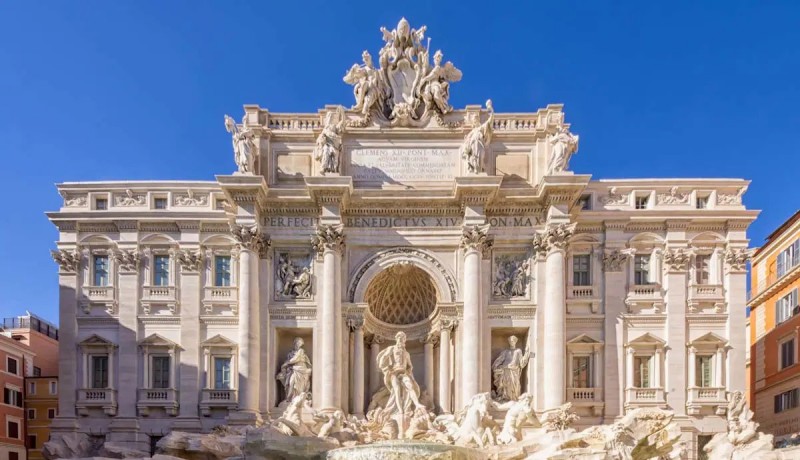 famous trevi fountain