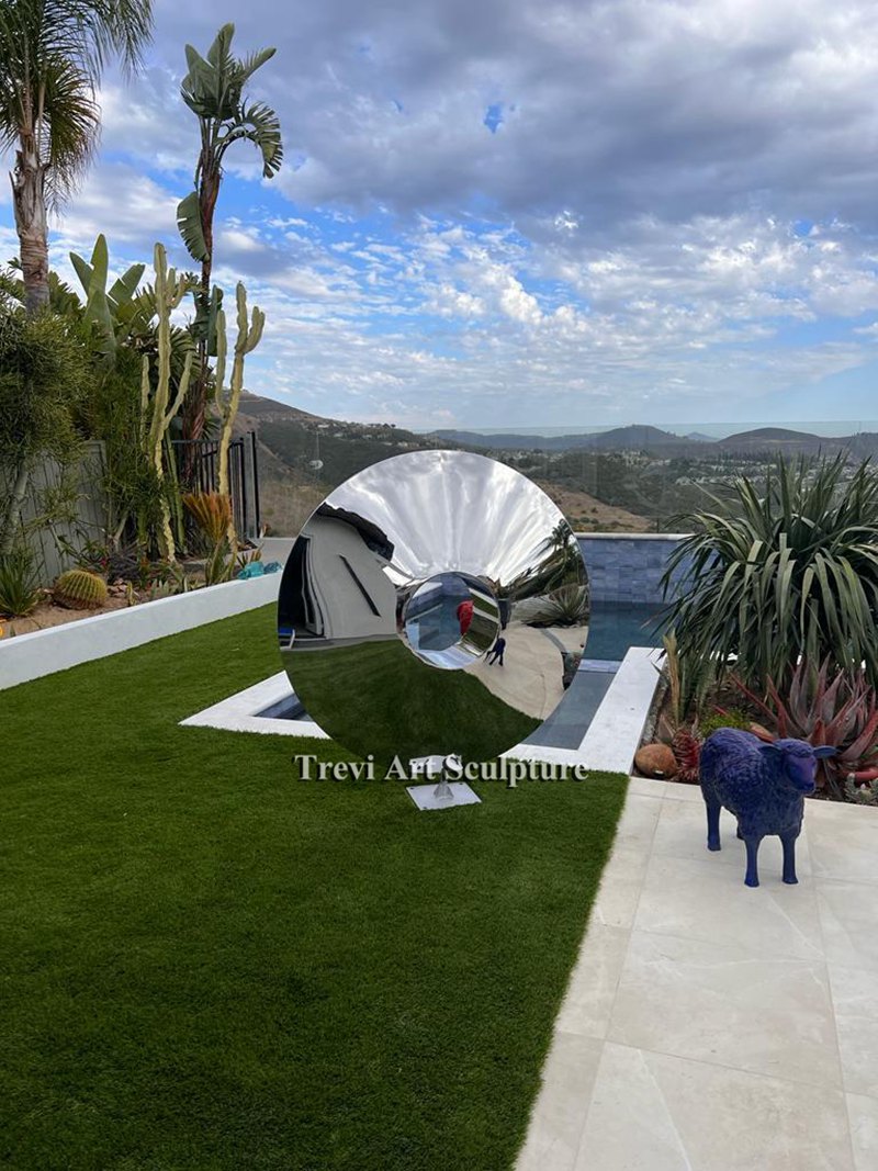 Mirror polished metal disc sculpture feedback
