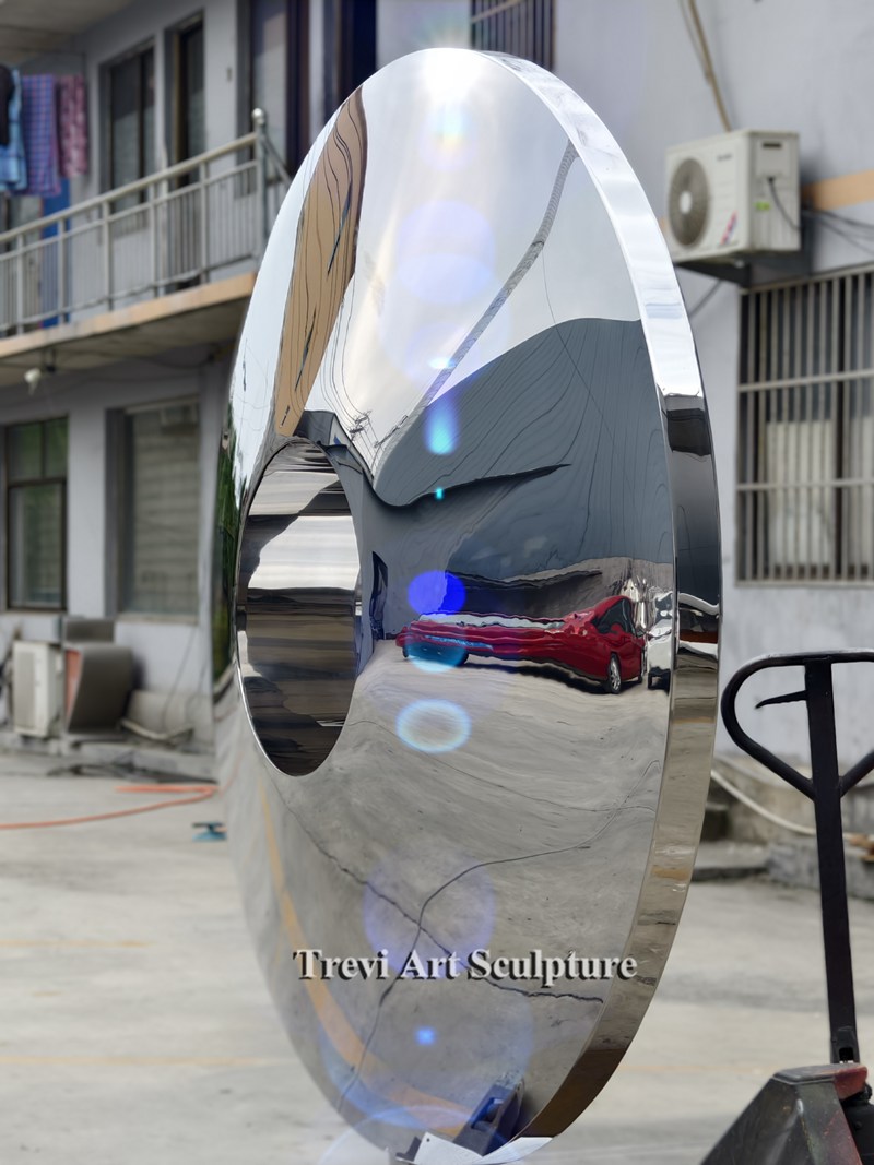 Mirror polished metal disc statue