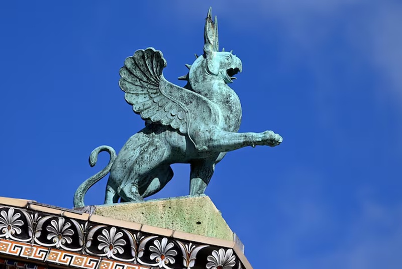 A griffin on the roof of the northern wing of the Philadelphia Museum of Art