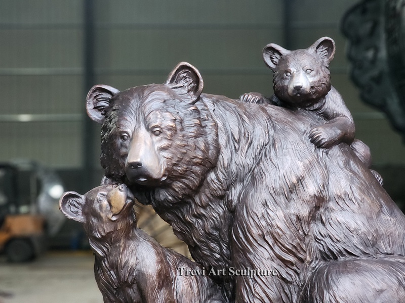 Bronze Bear Family Statue details
