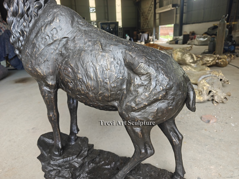 Bronze Stag Statue details