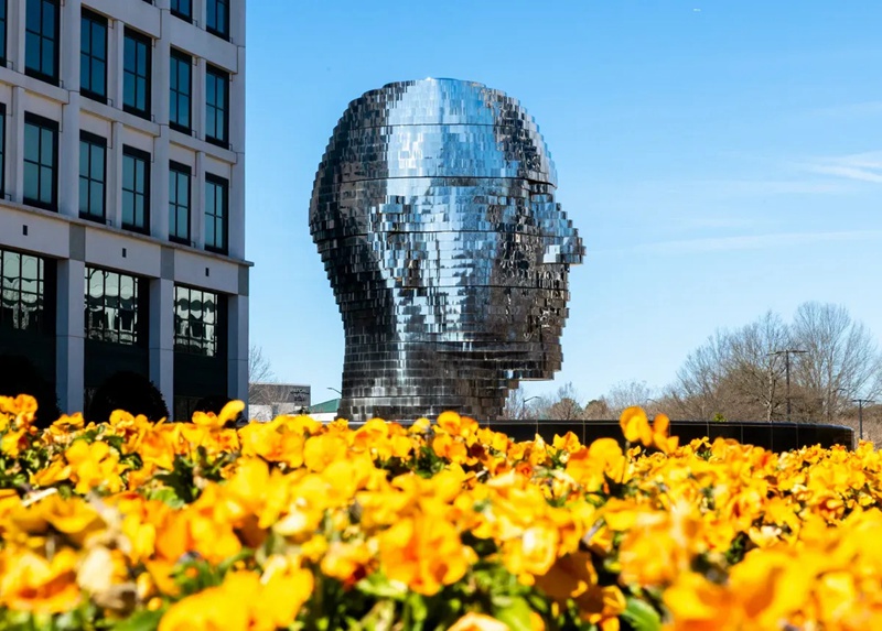 Metalmorphosis statue