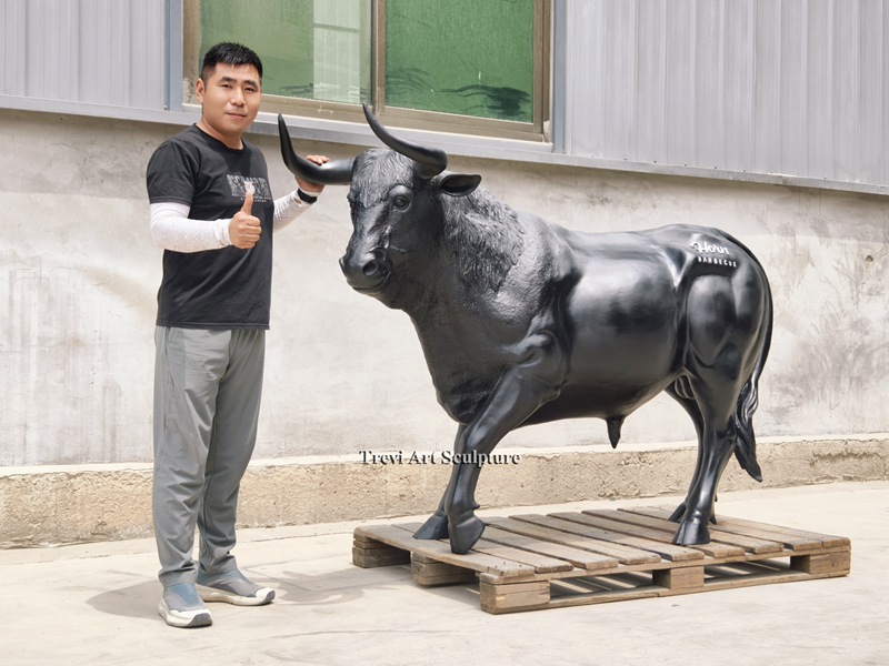 bronze bull statue trevi