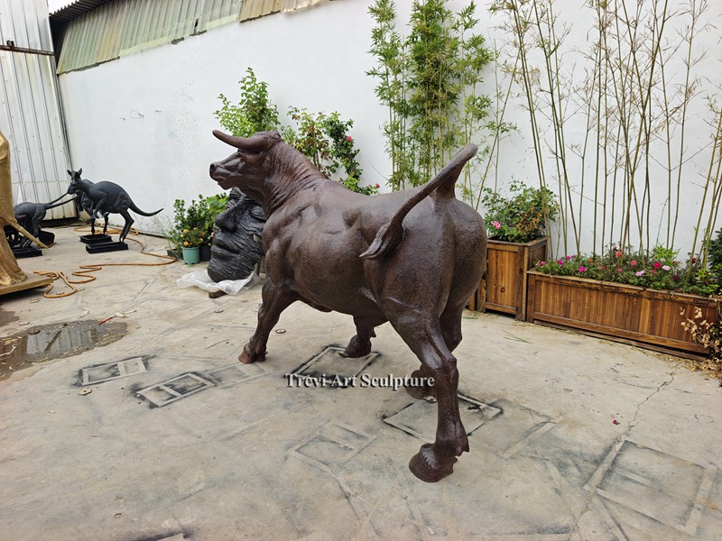 outdoor bronze garden Cow statue