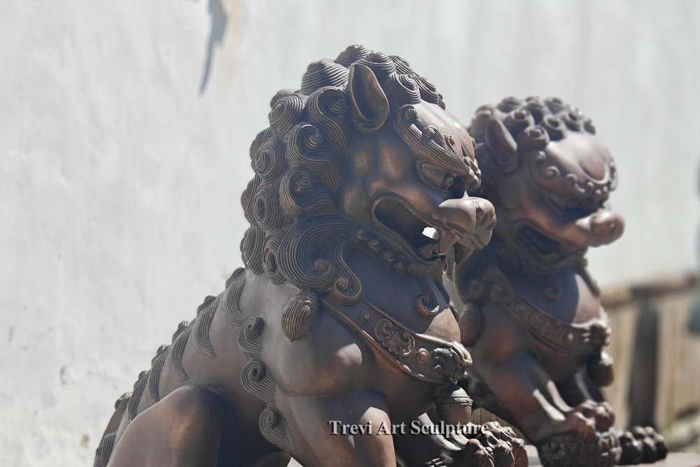 Chinese Bronze Lion Foo Dog statue details