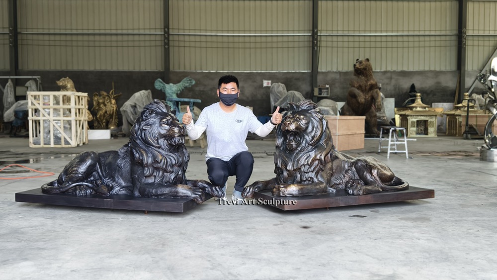 Large bronze HSBC Lions statues