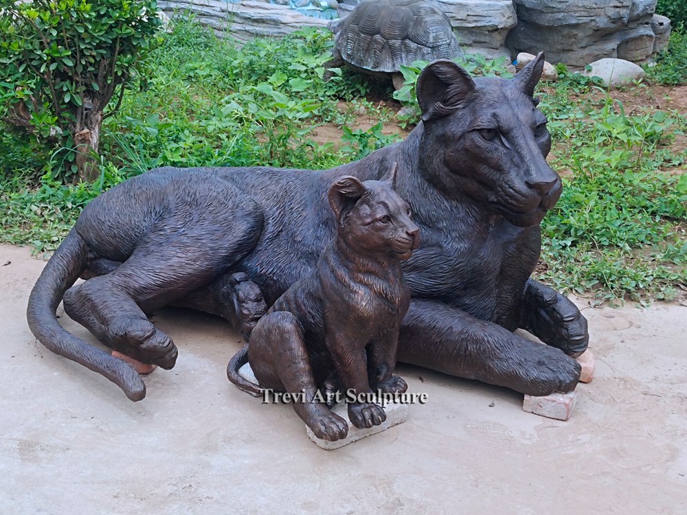 Lioness and cub Statue
