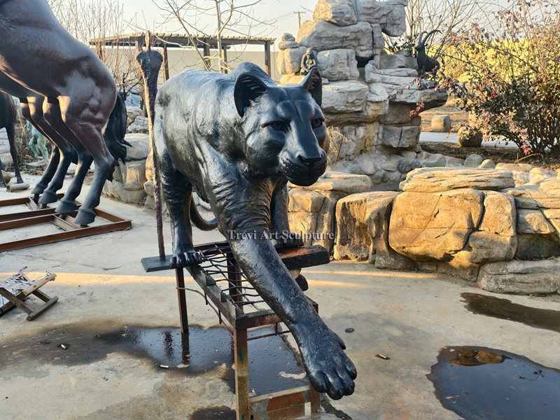 Mountain Lion Statue