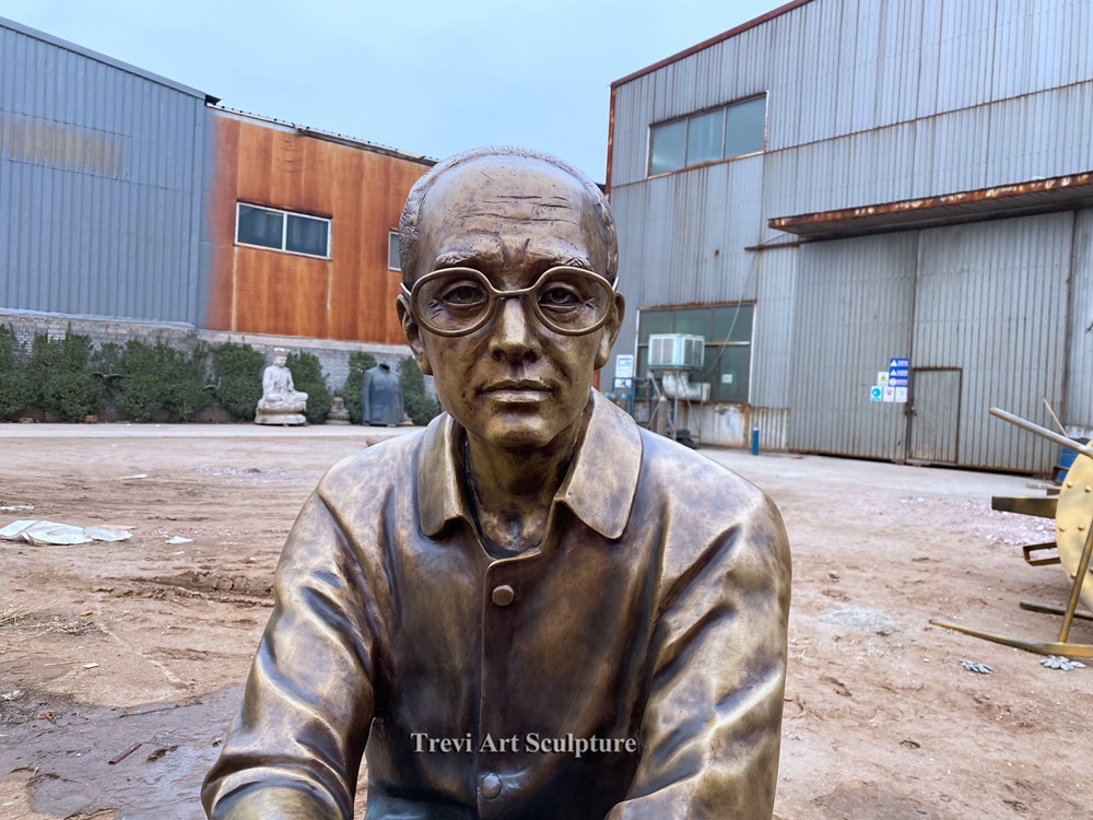 Outdoor bronze Man statue details