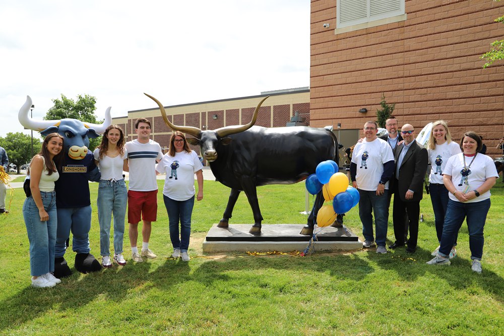 high school Longhorns statue