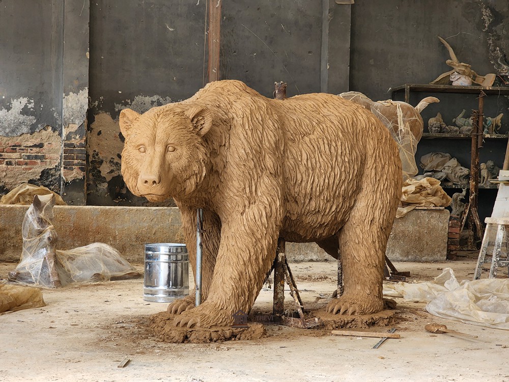 Clay bear model with detailed hair texture